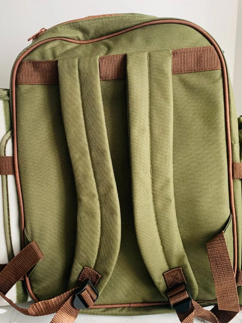 Ciroa Day Out Essentials Picnic Backpack Green Brown Trim Insulated Outdoor Set
